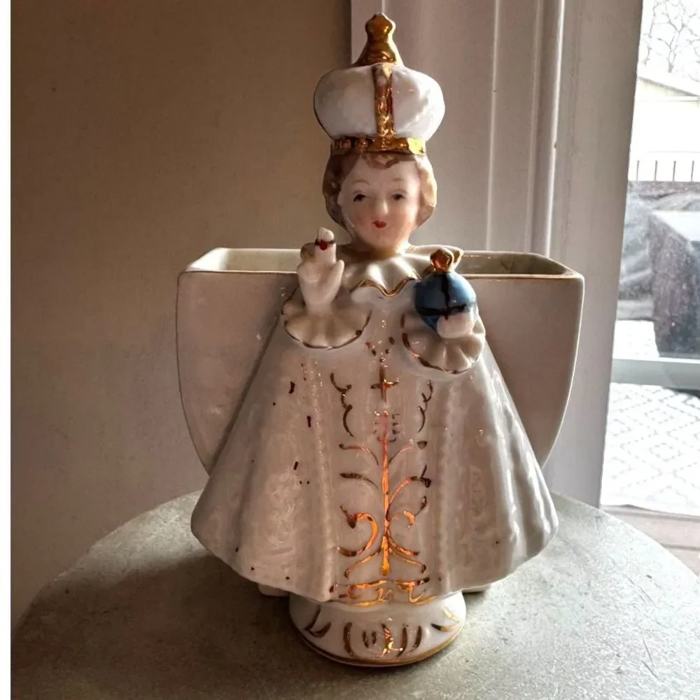 Beautiful vintage Infant of Prague planter made in Japan